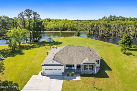 141 Lake Tabor Dr, Tabor City, NC 28463