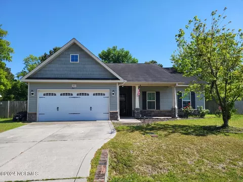 413 Peppermint Dr, Hubert, NC 28539