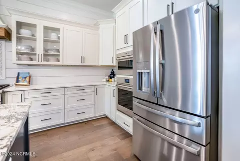 Kitchen - 105 Ballast Point Rd, Hampstead, NC 28443 photo 5 of 8