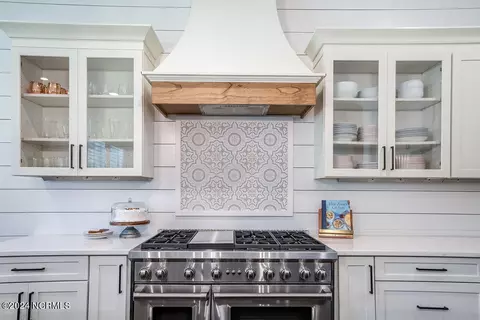 Kitchen - 105 Ballast Point Rd, Hampstead, NC 28443 photo 4 of 8