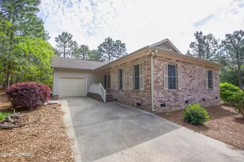 123121 Sandham Ct, West End, NC 27376