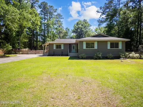 212 Horseshoe Loop Rd, Burgaw, NC 28425
