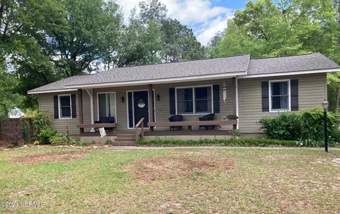 1404 Eastview Dr, Aberdeen, NC 28315