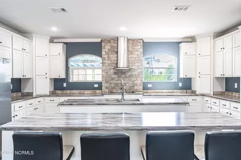 Kitchen - 209 Dirt Rd, Hamlet, NC 28345 photo 3 of 8