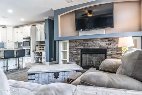Living - 209 Dirt Rd, Hamlet, NC 28345 photo 2 of 3
