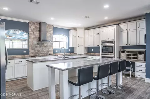 Kitchen - 209 Dirt Rd, Hamlet, NC 28345 photo 4 of 8