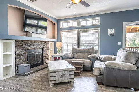 Living - 209 Dirt Rd, Hamlet, NC 28345 photo 3 of 3