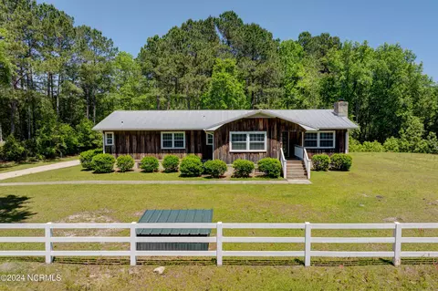 7662 Funston Rd SE, Winnabow, NC 28479