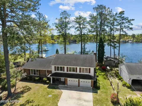123 Waterside Dr, Bath, NC 27808