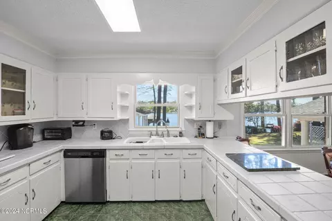 Kitchen - 123 Waterside Dr, Bath, NC 27808 photo 4 of 6