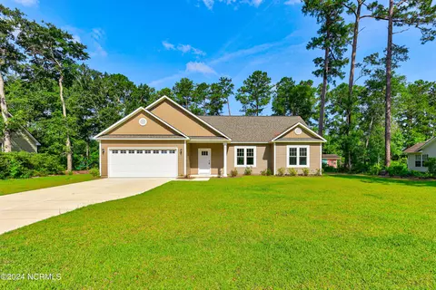 655 Boundaryline Dr NW, Calabash, NC 28467