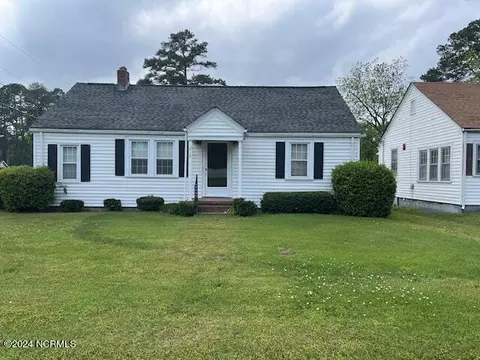 212 S 5th St, Pinetops, NC 27864