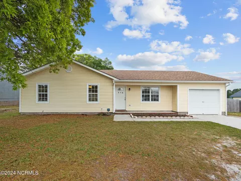 516 Sand Ridge Rd, Hubert, NC 28539