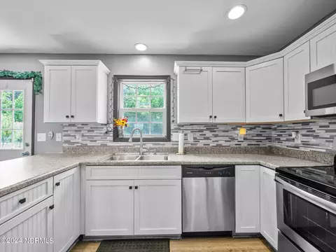 Kitchen - 128 Killis Blvd, Richlands, NC 28574 photo 3 of 5