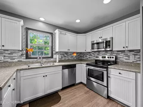 Kitchen - 128 Killis Blvd, Richlands, NC 28574 photo 2 of 5