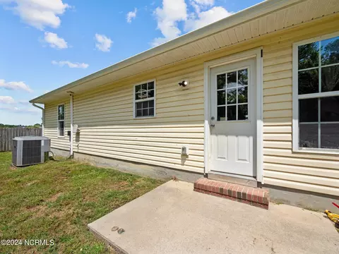 Exterior - 128 Killis Blvd, Richlands, NC 28574 photo 10 of 14