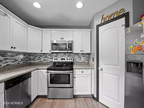 Kitchen - 128 Killis Blvd, Richlands, NC 28574 photo 4 of 5