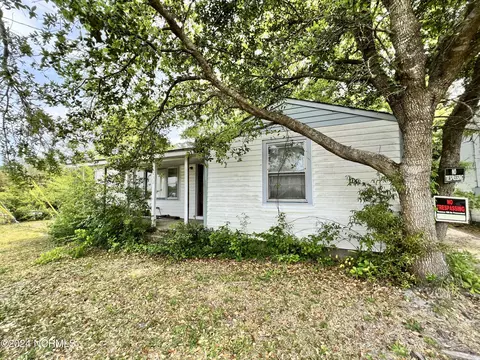 232 Fulcher Landing Rd, Sneads Ferry, NC 28460