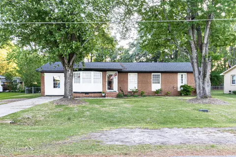 607 Leo Dr, Elm City, NC 27822