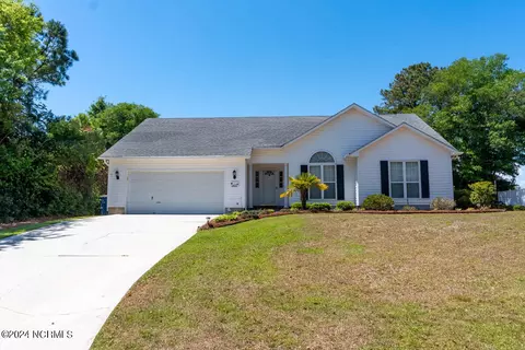 407 Holly St, Emerald Isle, NC 28594