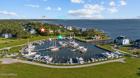 305 Island Dr, Beaufort, NC 28516