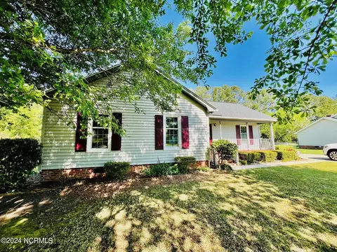 1546 Manchester Dr, Greenville, NC 27834