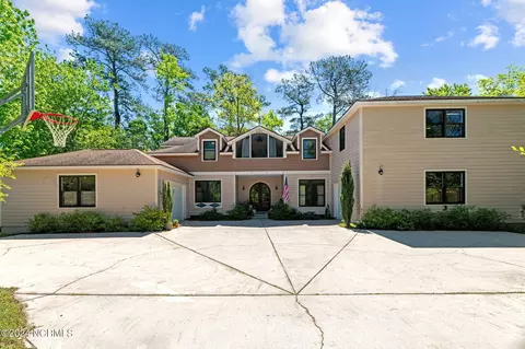 1008 Somerset Ct, Trent Woods, NC 28562