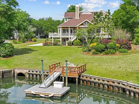 821 Shinn Point Rd, Wilmington, NC 28409