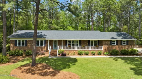 1101 N Glenwood Trl, Southern Pines, NC 28387