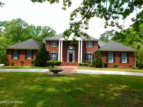 13820 Heritage Dr, Laurinburg, NC 28352