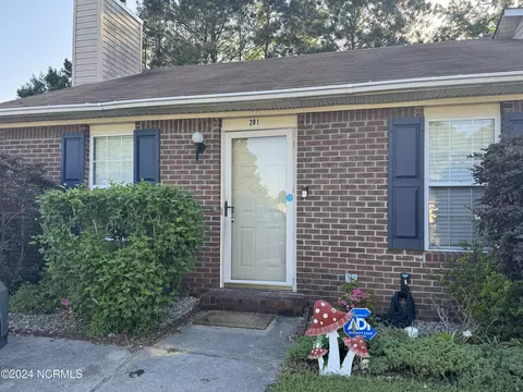 201 Live Oak Ct, Midway Park, NC 28544