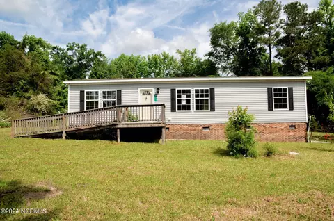 871 Meadow Ln, Burgaw, NC 28425