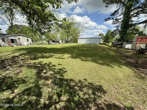 212 N West St, Dover, NC 28526