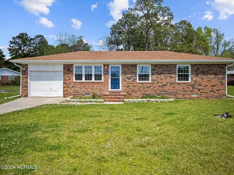 100 Walnut Dr, Jacksonville, NC 28540