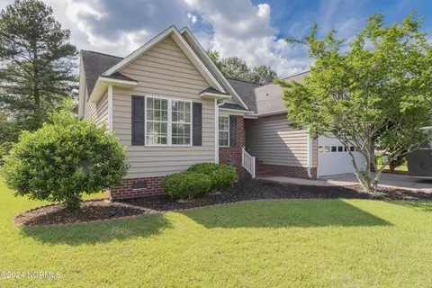 310 Belle Oaks Dr, New Bern, NC 28562