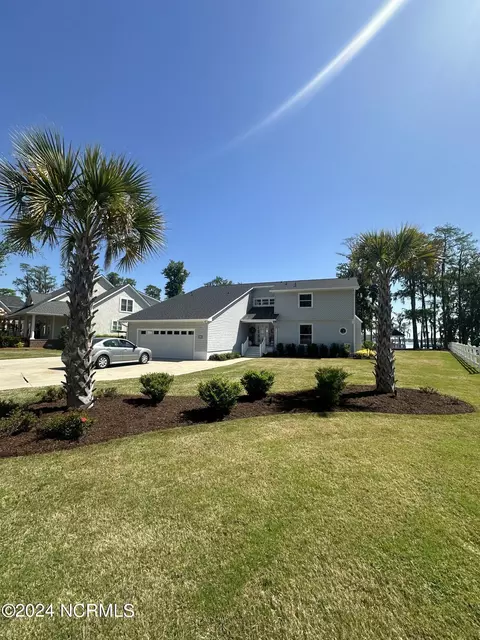 326 Lake Shore Dr, Elizabethtown, NC 28337