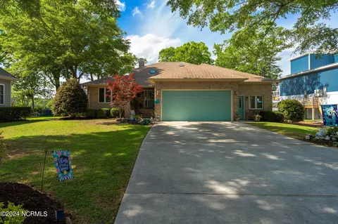 903 Chadwick Shores Dr, Sneads Ferry, NC 28460