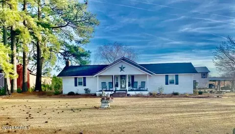 481 C M Cartrette Rd, Chadbourn, NC 28431