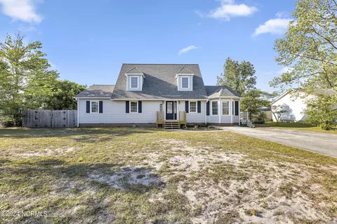 101 E Ivybridge Dr, Hubert, NC 28539