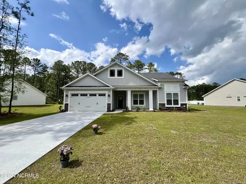 172 Boundaryline Dr NW, Calabash, NC 28467