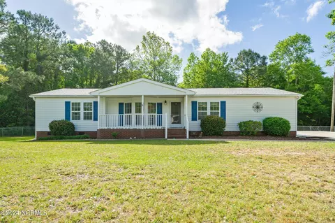507 Ocean Spray Dr, Cedar Point, NC 28584