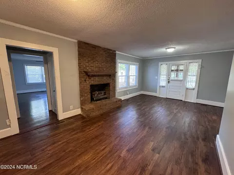 Living - 5887 Pine St, Bailey, NC 27807 photo 4 of 8