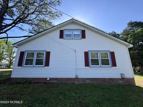 Exterior - 5887 Pine St, Bailey, NC 27807 photo 11 of 13