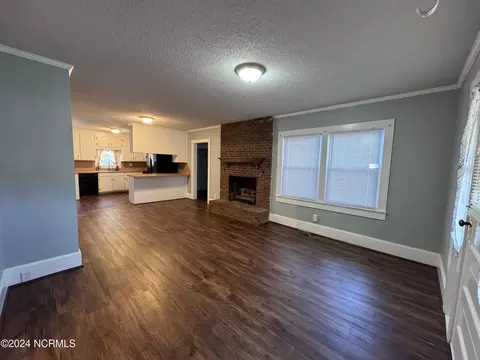 Living - 5887 Pine St, Bailey, NC 27807 photo 2 of 8