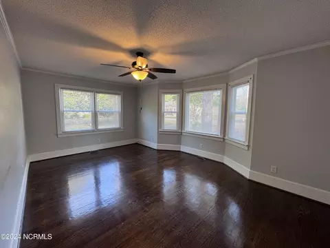 Living - 5887 Pine St, Bailey, NC 27807 photo 5 of 8