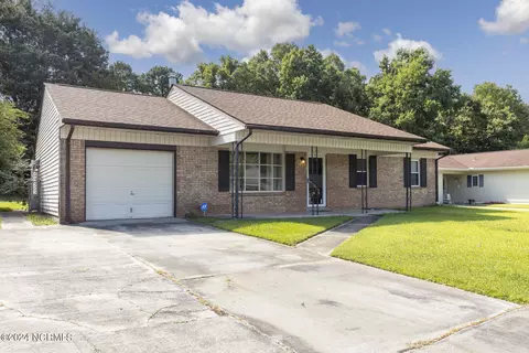 141 Balsam Rd, Jacksonville, NC 28546