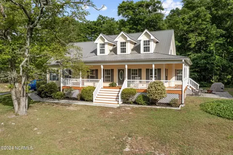 104 Cove Ct, Sneads Ferry, NC 28460