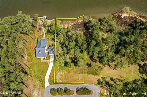 261 Oyster Point Rd, Oriental, NC 28571