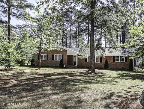 1511 Speight Forest Dr, Tarboro, NC 27886