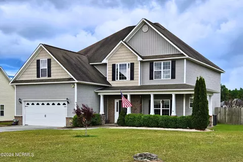 402 S Bluff Cir, Jacksonville, NC 28540